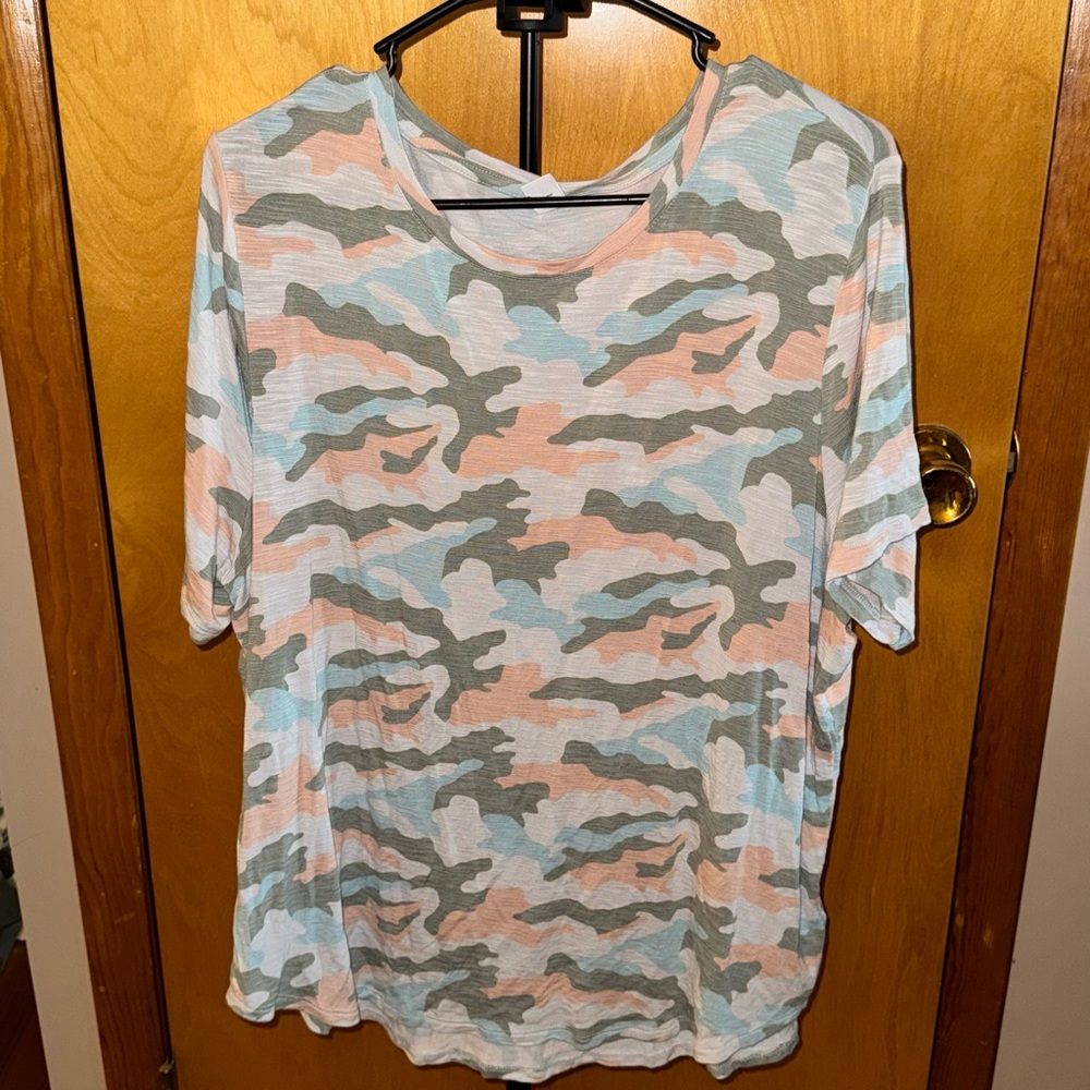 Old Navy Short Sleeve Camo Print Tee in Peach, Sage & Light Blue